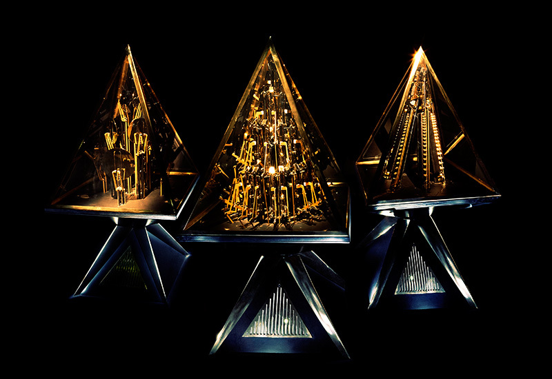 Pyramidi display.